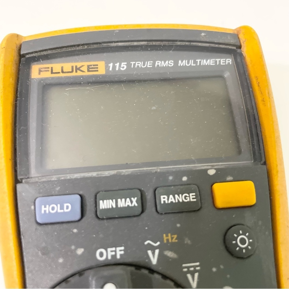 Fluke 115 True RMS Digital Multimeter - Picture 9 of 10